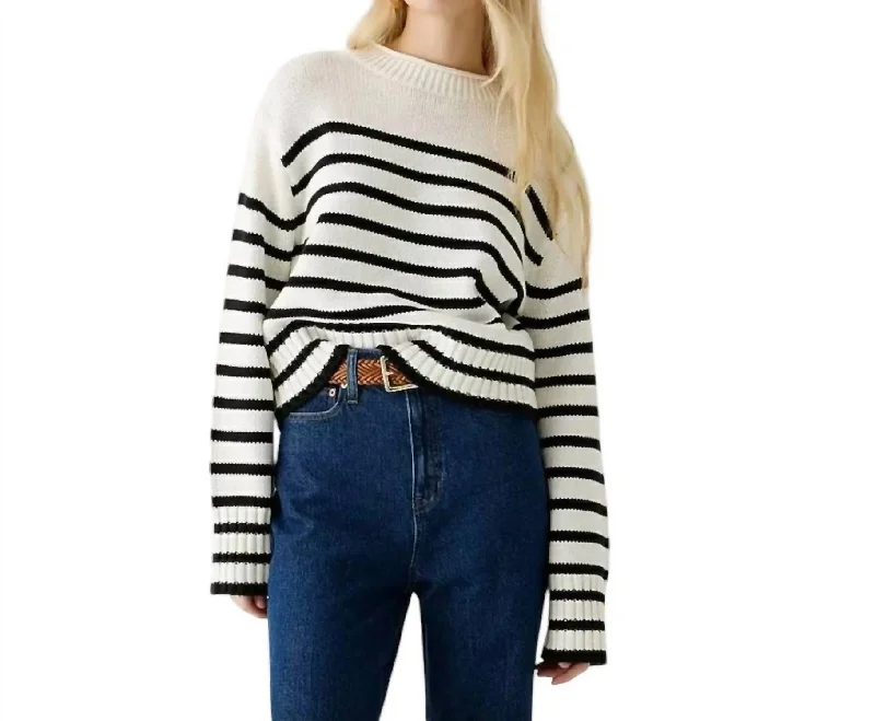 High-end Design Rollneck Sweater In Stripe In White/black