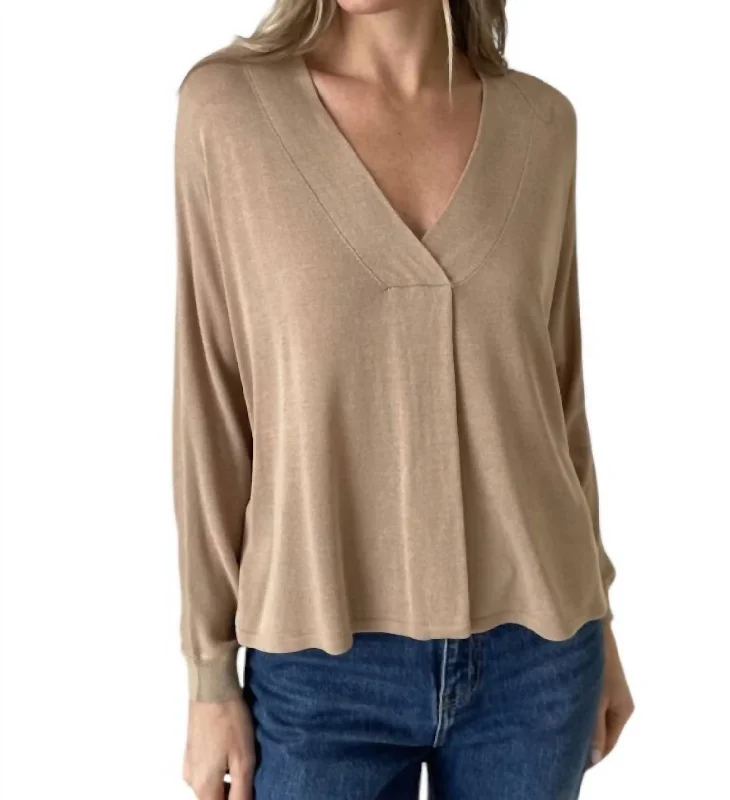 Simple And Comfortable Flowy Sweater In Cappuccino