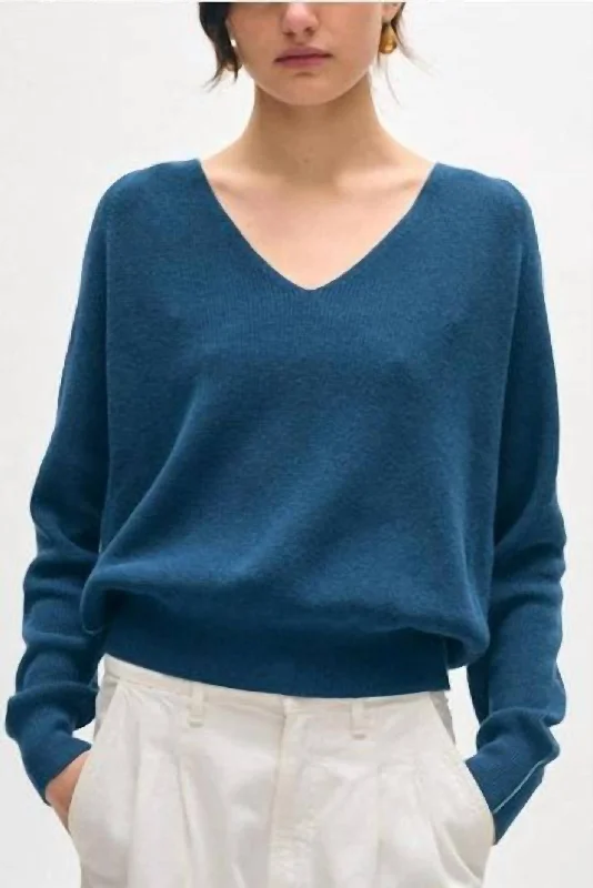 Exquisite Design Cotton Blend Tipped V-Neck In Ocean Blue