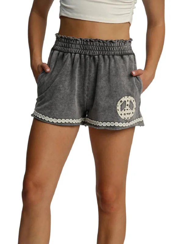 Chic Relaxation Peace Out Shorts In Charcoal