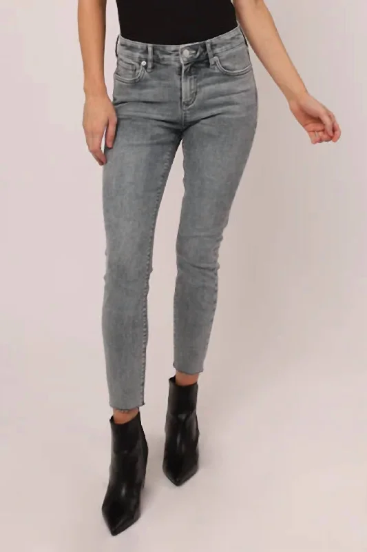 Short skirt design Gisele Classic Mid Rise Skinny Jean In Washed Grey
