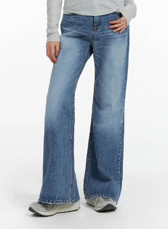 Energetic Light Wash Bootcut Jeans CF422