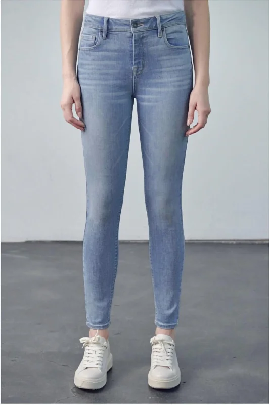 Elegant Style Courtney High Rise Skinny Jean In Light Wash